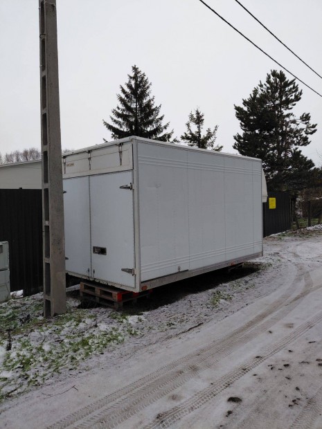 Kont�ner ivec� fel�p�tm�ny 230cm sz�les 431 hossz� 240 magas