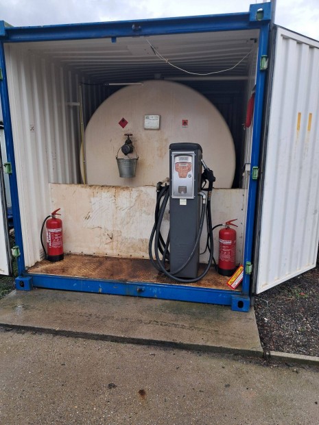 Kont�ner �zemanyagk�t