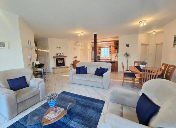 K�nt�skerti 2004-ben �p�lt,145 nm-es N+3szob�s csal�di h�z elad�!