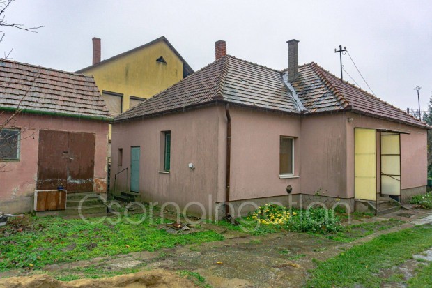 K�ny - �sszk�zm�ves csal�di h�z Elad�