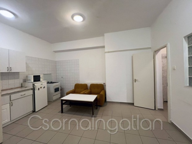 K�ny - �sszkomfortos lak�s kiad�