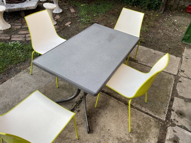Konyha - kerti asztal székekkel