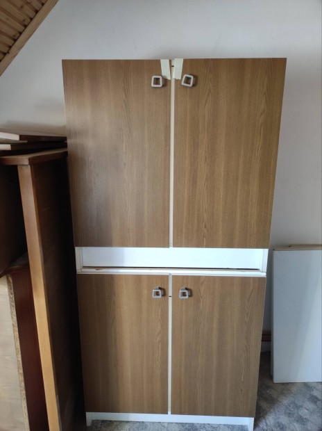 Konyhabútor szett olcsón eladó.