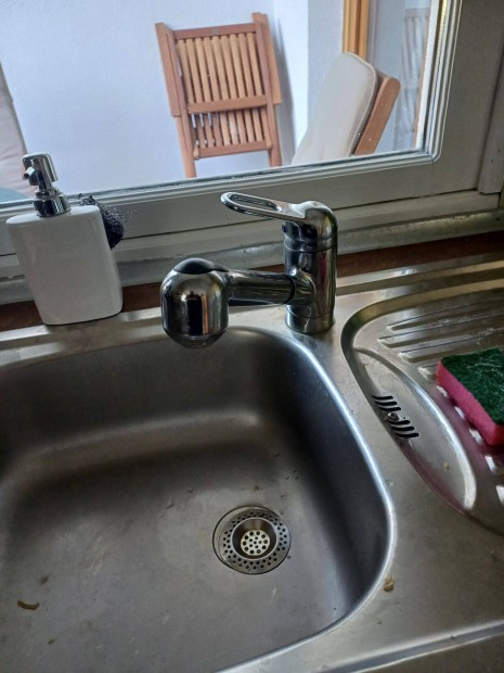 Konyhai kihúzható, zuhannyá alakítható mosogató csaptelep
