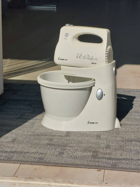 Konyhai robotg�p, Momert forg�t�las k�zi mixer