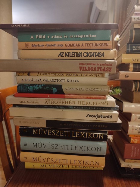 Könyvgyűjtemény eladó, akár darabokban vagy cserélhető Pécsett