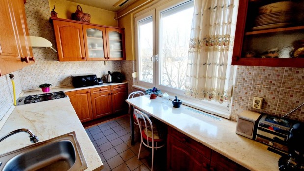 Kor�nyi Frigyes utc�n 2+2 szob�s lak�s elad�