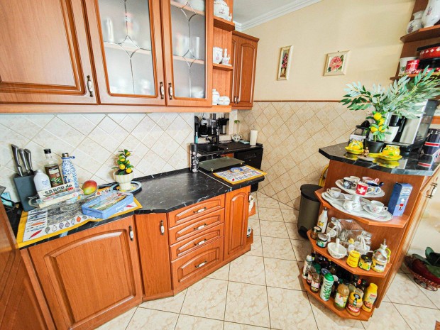 Kor�nyi kertv�rosban 5 szob�s sorh�z