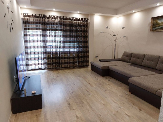 Kor�nyi kertv�rosban csal�di h�z elad�