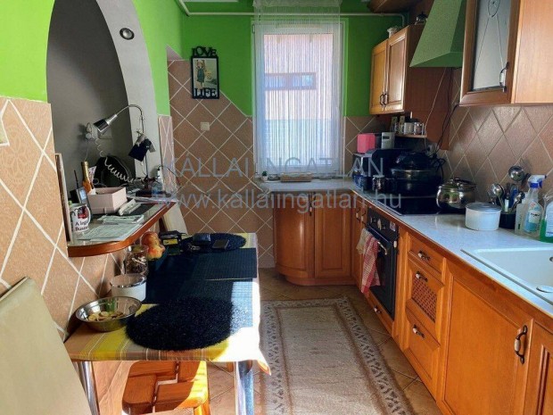 Kor�nyi-kertv�rosban szintes csal�di h�z elad�!