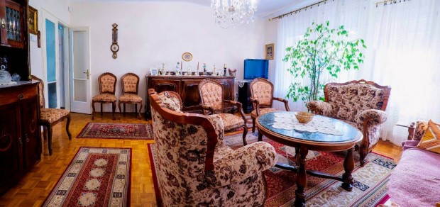 Kor�nyi kerv�rosban sorh�zi lak�s elad�