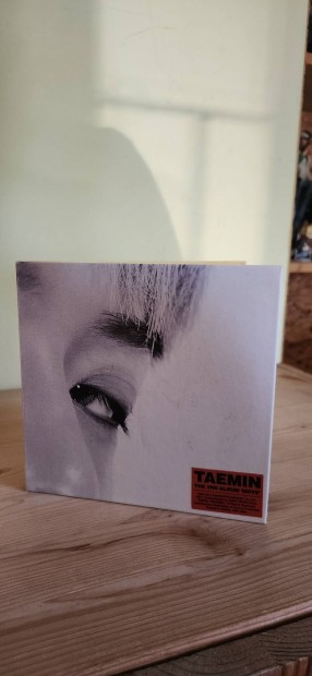 Koreai Taemin kpop CD krtyval egytt