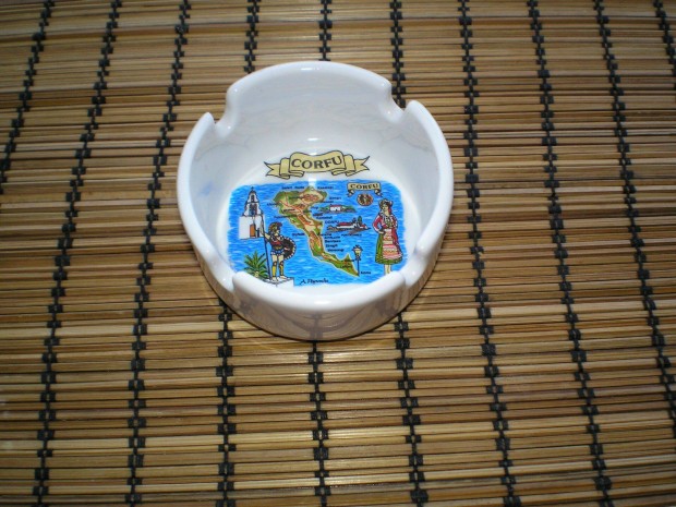 Korfu mintával porcelán hamutartó hibátlan
