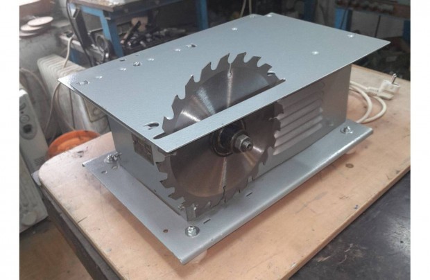 Körfürész 220 V-os 210 mm-es tárcsa Orosz Barkácsgép