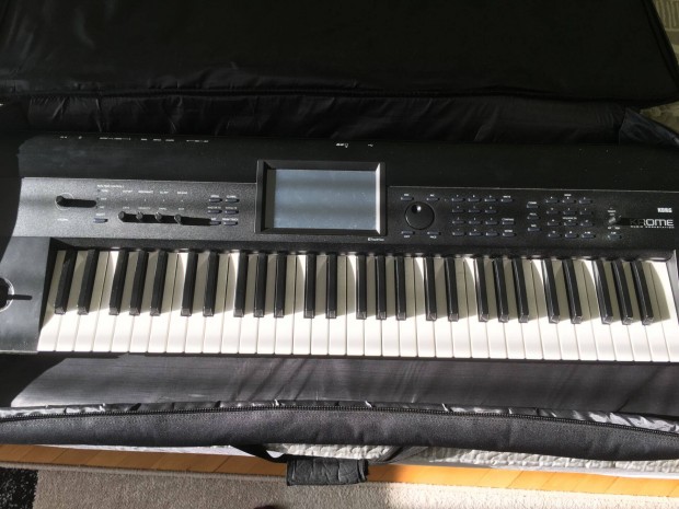 Korg Krome, Korg tok, AKG fejhallgat