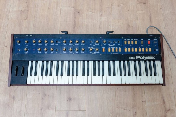 Korg Polysix analg szintetiztor