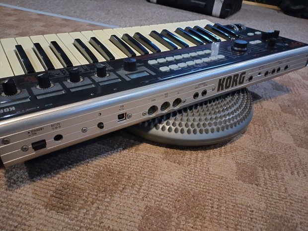 Korg R3 Vocoder kemnytokkal, mikrofonnal, adapterrel