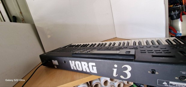 Korg i3 Szintetizátor +rack tartó láda