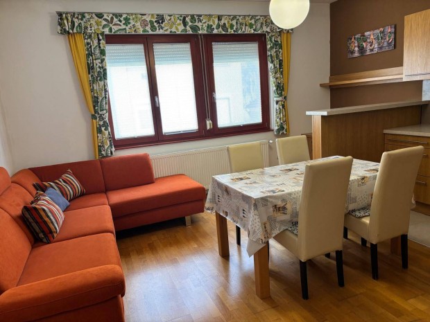 K�rh�z �s �llom�s k�z�tt 42m2 ig�nyesen berendezett kislak�s