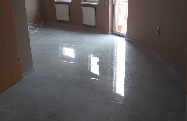 K�rh�z k�rny�k�n 1+3 szob�s lak�s saj�t udvari be�ll�val elad�