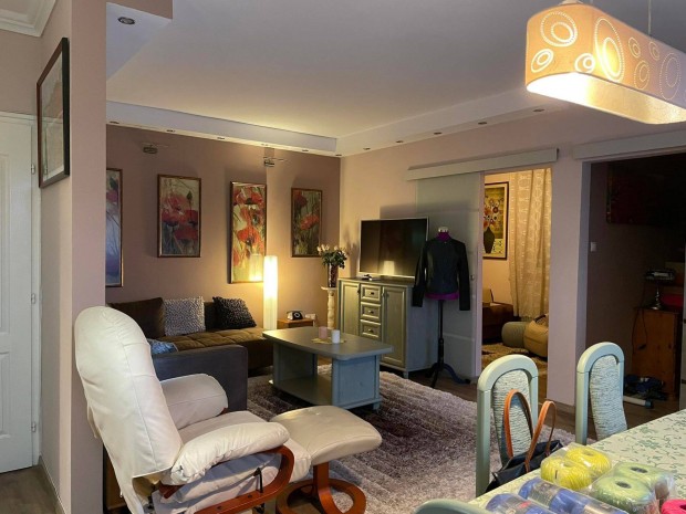 K�rh�z k�zel�ben 61 nm-es sz�p lak�s elad�! 9794