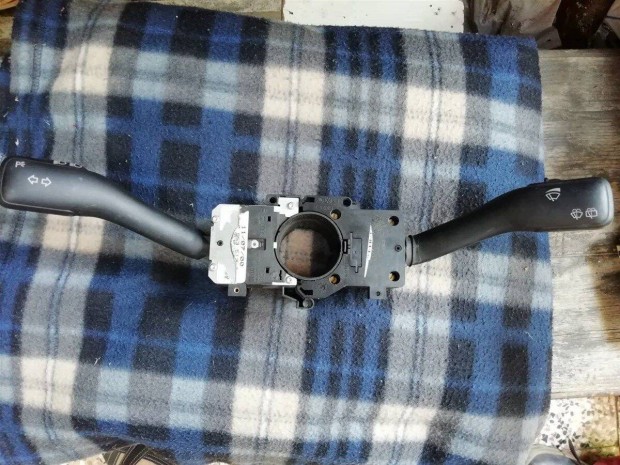 Korm�nykapcsol� elad�,AUDI