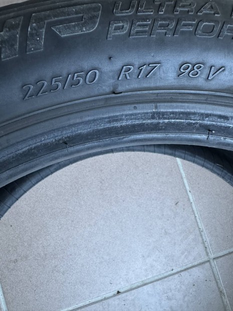 Kormoran 225/50 R17 98V UHP Nyári Gumiabroncs Szett
