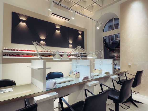 K�rm�s asztal kiad�