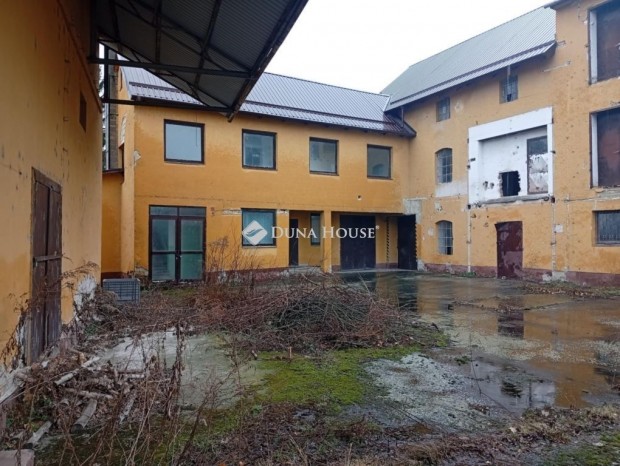 K�rnyei 720 nm-es ipari ingatlan elad�