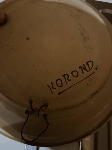 Korond három tányér