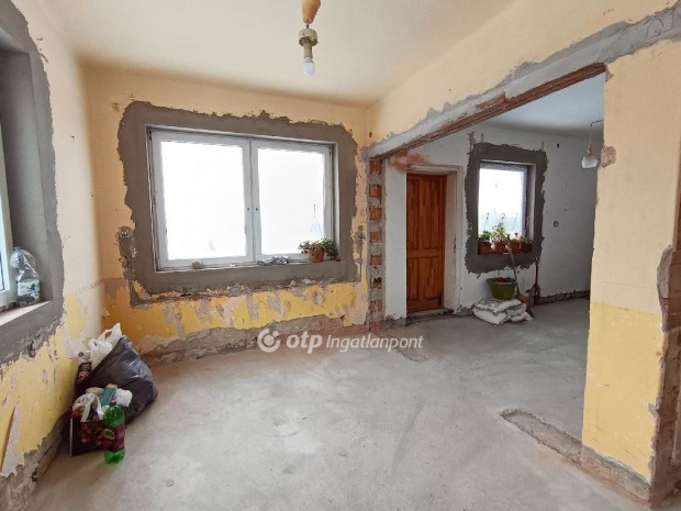 K�r�slad�nyi 75 nm-es h�z elad�