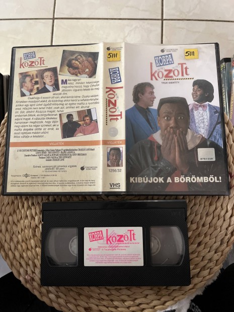 Korpa kztt vhs film