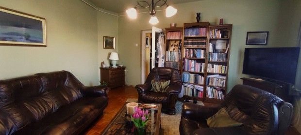 K�rpanor�m�s lak�s Gy�ngy�s