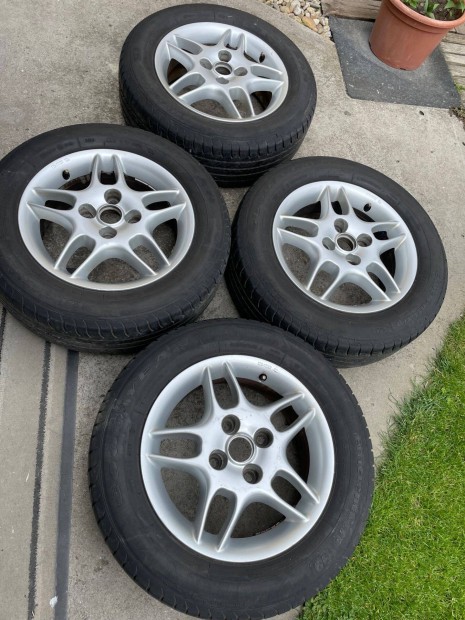 Korrekt 4x114,3 osztókörös Mitsubishi felniszett 15" méretben
