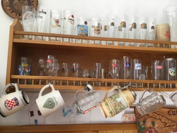 Kors� gy�jtem�ny polccal egy�tt elad�