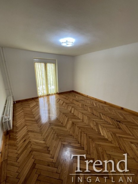 Kossuth Lajos utc�ban elad� egy fel�j�tott k�t szob�s t�gla lak�s!