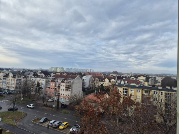 Kossuth utc�n 76 nm-es lak�s