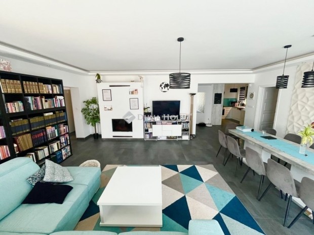 K�sz�rhegyi 166 nm-es h�z elad�