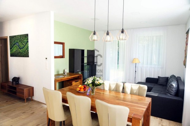 K�szeg-hegyalj�n csal�di h�z kiad�