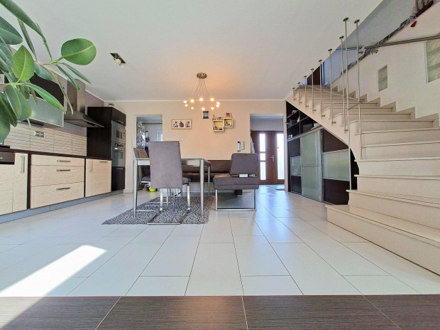 K�szeg k�zel�ben, hegyekre n�z�, korszer�, A++ energetik�j� h�z elad�