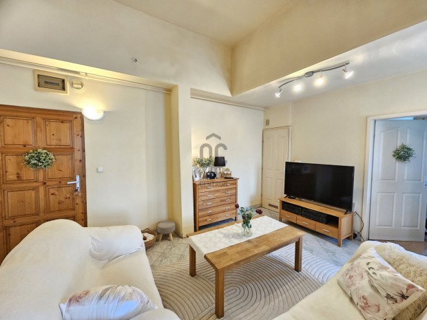 K�szeg sz�v�ben  elad�  3 szob�s belv�rosi lak�s v�rja !