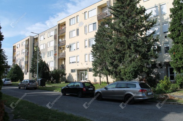 Kőszegen eladó, 4. emeleti 56 m2-es, két szobás erkélyes tégla lakás.