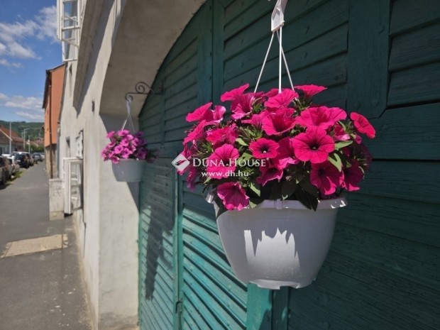 K�szegi 64 nm-es lak�s elad�