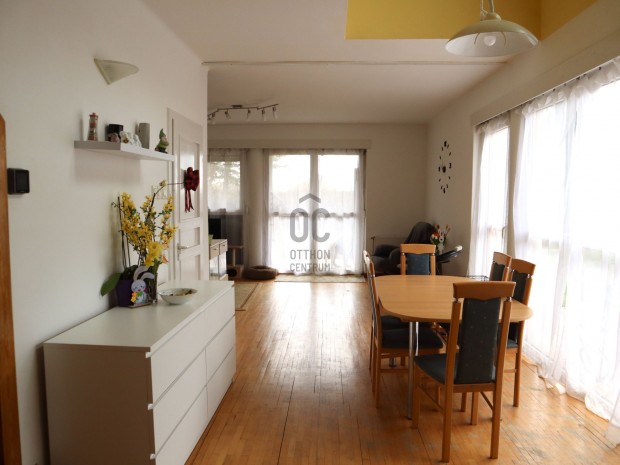 K�szegi elad� t�gla sorh�z