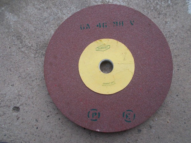 Köszörűkő 300x32x32 mm-es, piros, 46-os szemcse