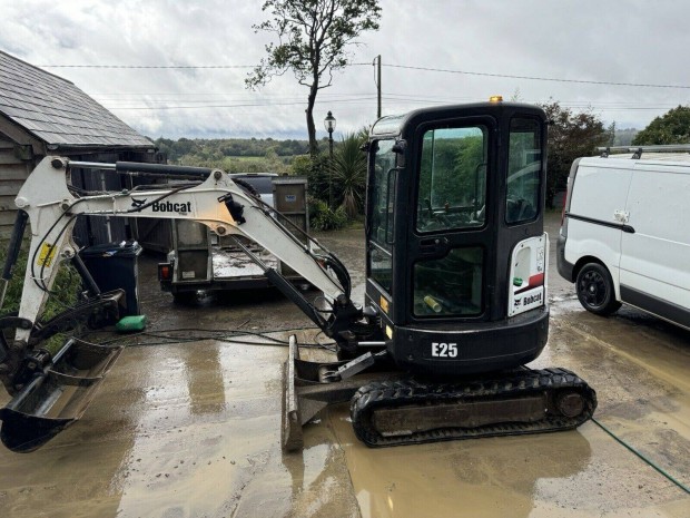 Kotrogep Bobcat E-2525 - nagyon jó állapotban