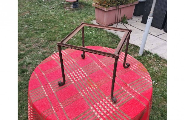 Kov�csoltvas vir�gtart�, vir�g tart�, asztal keret 3500 forint�rt elad