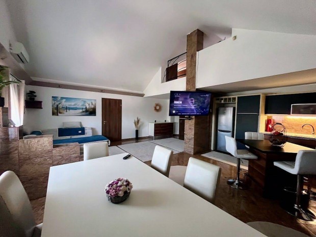 Koz�rmislenyben 4 h�loszoba + amerikai konyha nappalis lak�s elad�