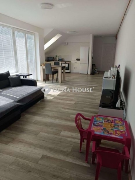 Koz�rmislenyben elad� �j �p�t�s�, vil�gos lak�s!