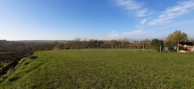 Kozrmislenyben panorms lakvezeti telek elad!